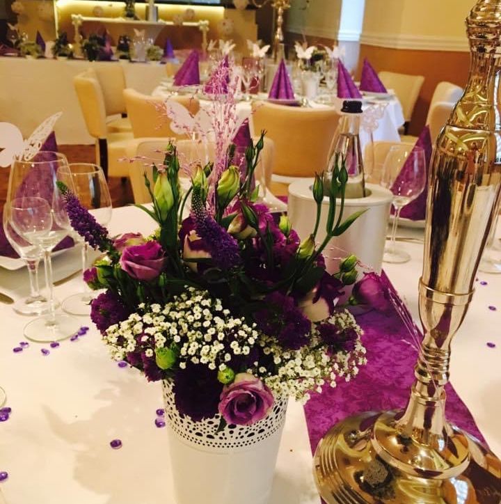 Blumendekoration im Restaurant Alte Herberge