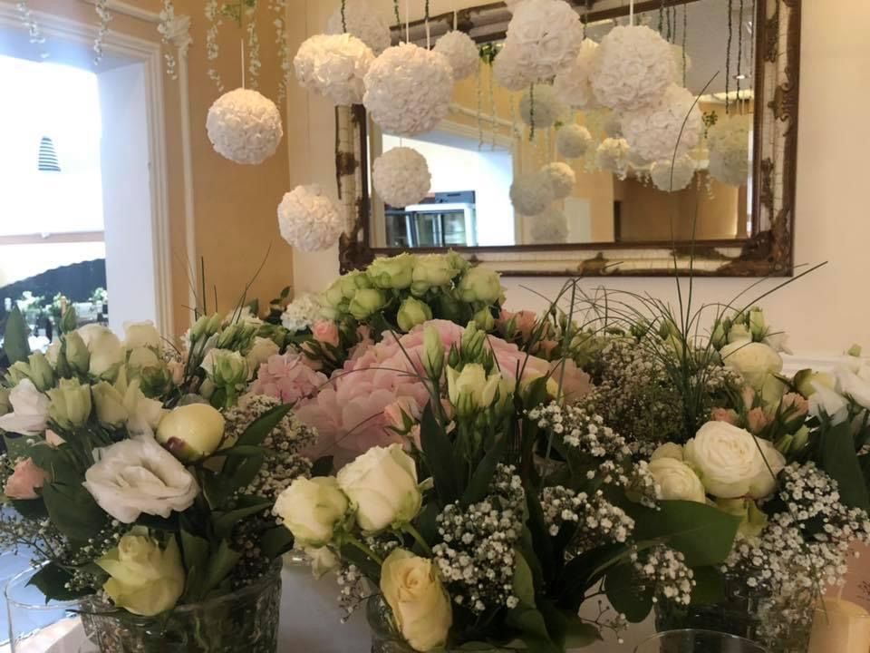 Blumendekoration im Restaurant Alte Herberge