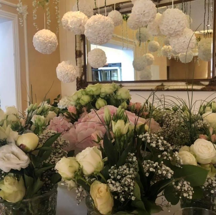Blumendekoration im Restaurant Alte Herberge